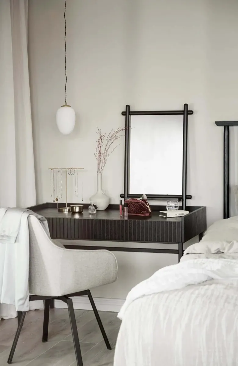 ALISON KARMSTOL BEIGE/SVART
