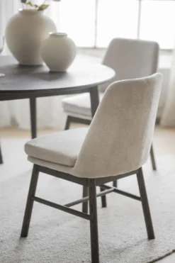 Amesbury stol ljusbeige tyg/bruna ekben