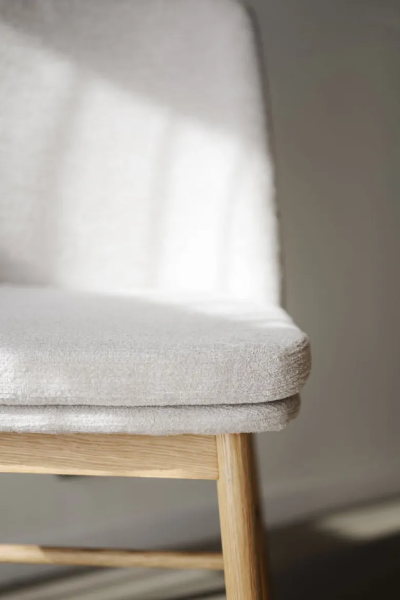 Amesbury stol ljusbeige tyg/ekben