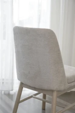 Amesbury stol ljusbeige tyg/vitpigmenterade ekben