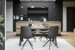 Carradale matbord 170 brun ek/V-ben svart metall
