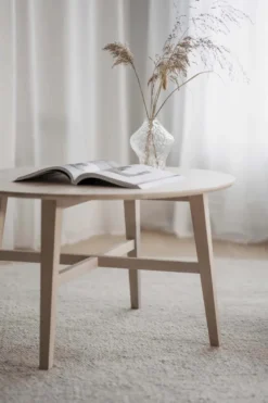 FILIPPA SOFFBORD RUND VITPIGMENTERAD