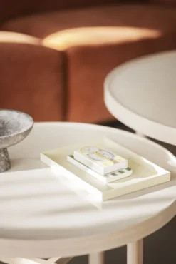 Marsden soffbord runt Ø60 beige keramik/vitpigmenterad ek