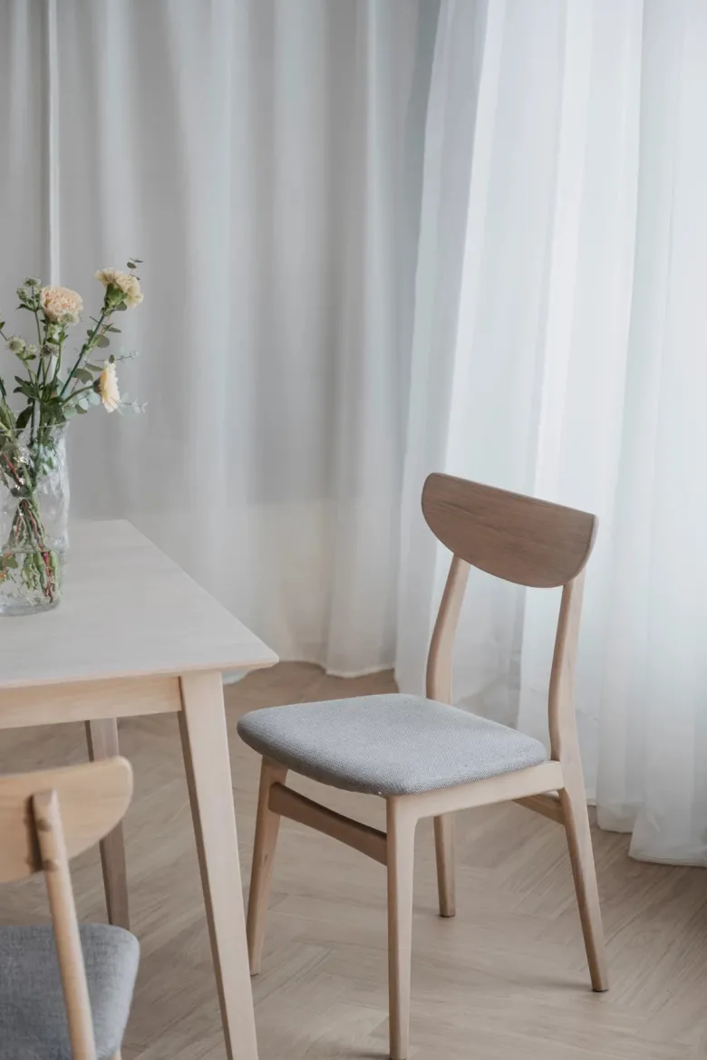 RODHAM KÖKSSTOL VITPIGMENTERAD/LJUSGRÅ