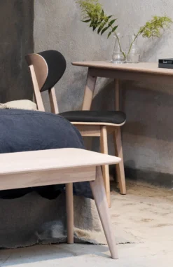 YUMI BÄNK VITPIGMENTERAD