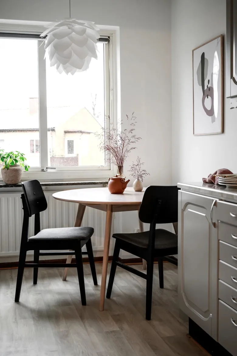 YUMI MATBORD RUND VITPIGMENTERAD